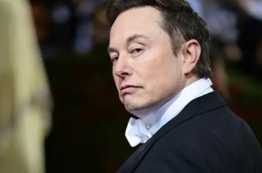 Elon Musk acumula fortuna e lidera lista dos mais ricos dos EUA